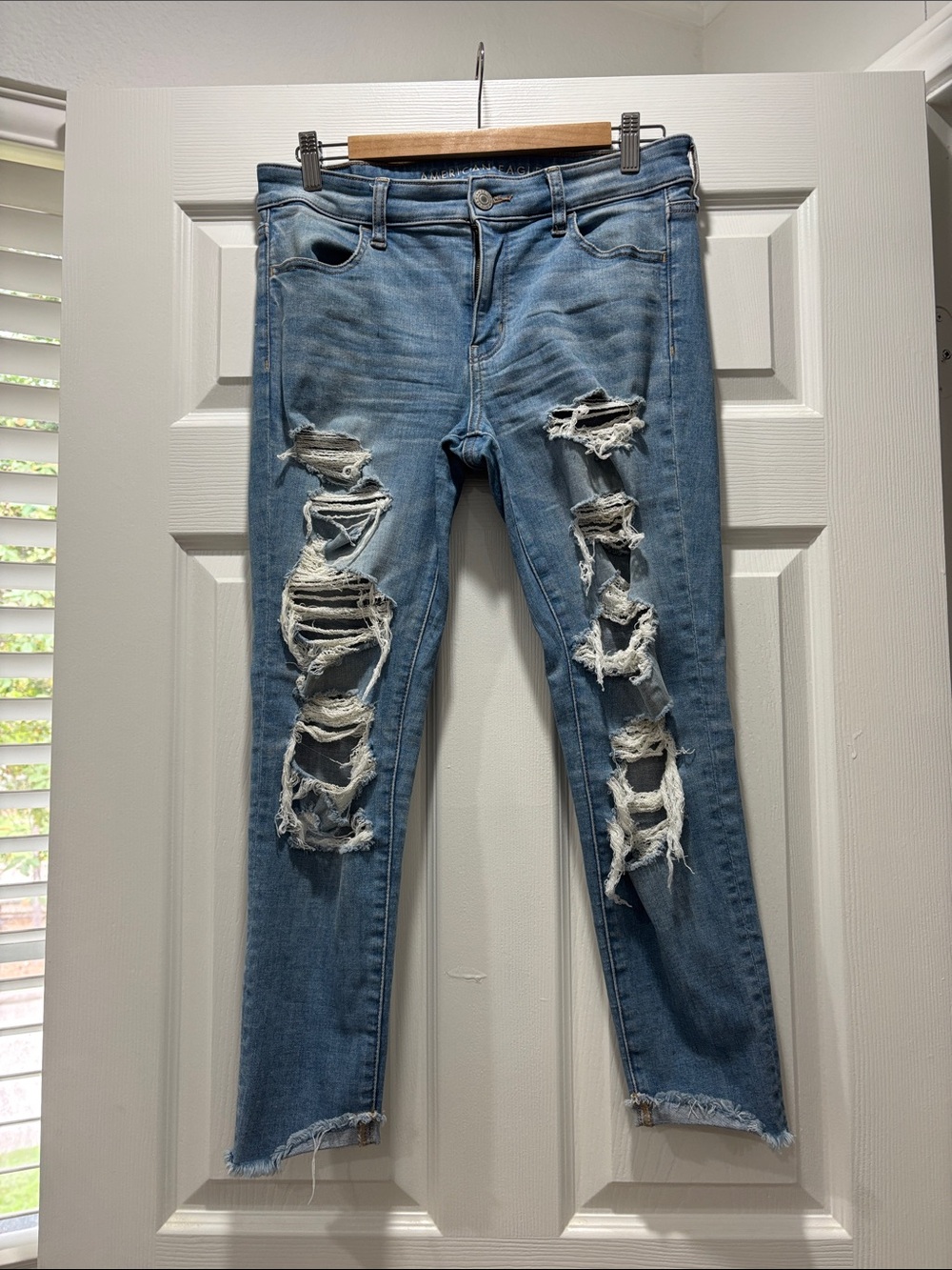 American Eagle next level stretch Light Blue Distressed Women's Jeans size 10